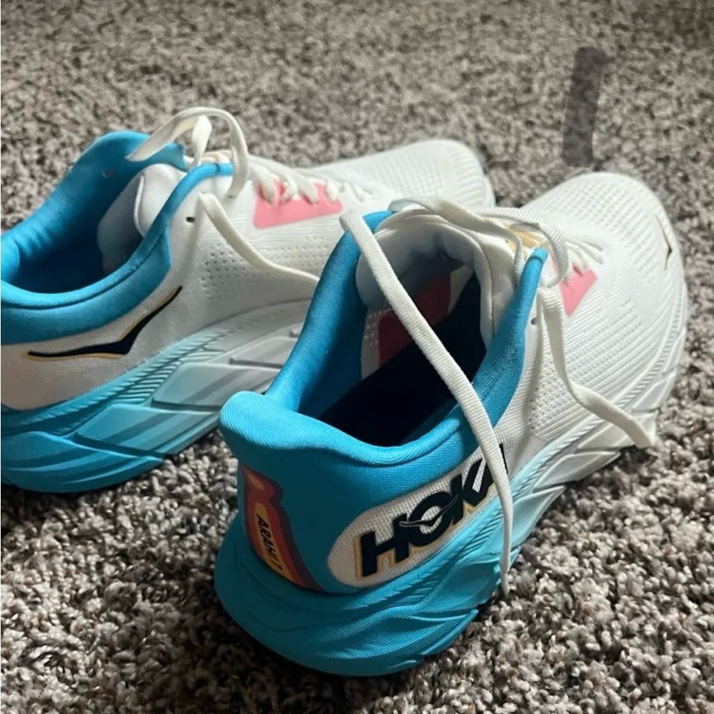 Hoka Arahi 7 running shoes